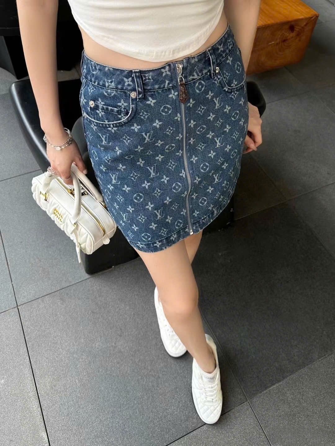 Chân váy ngắn jean LV 2