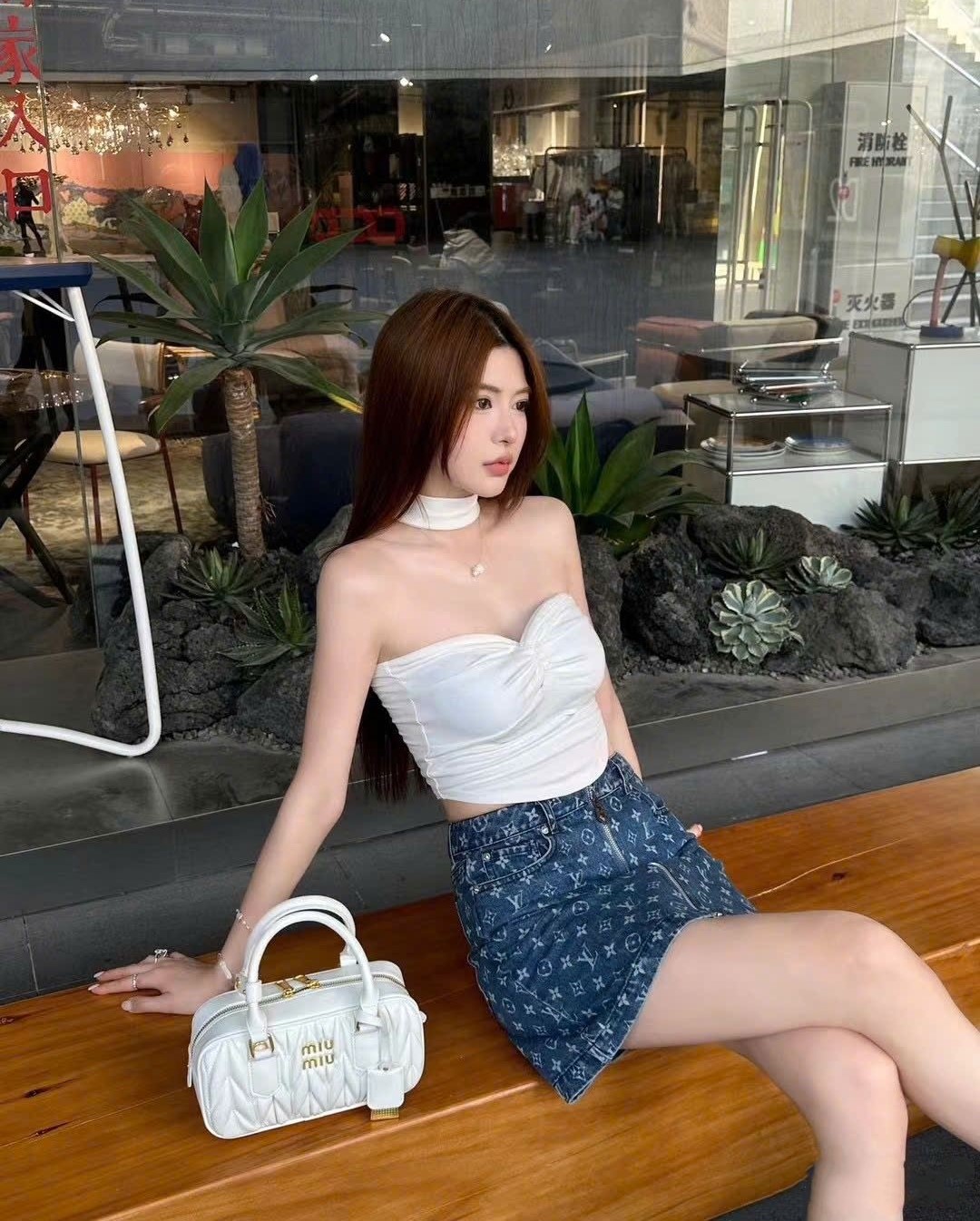 Chân váy ngắn jean LV 7