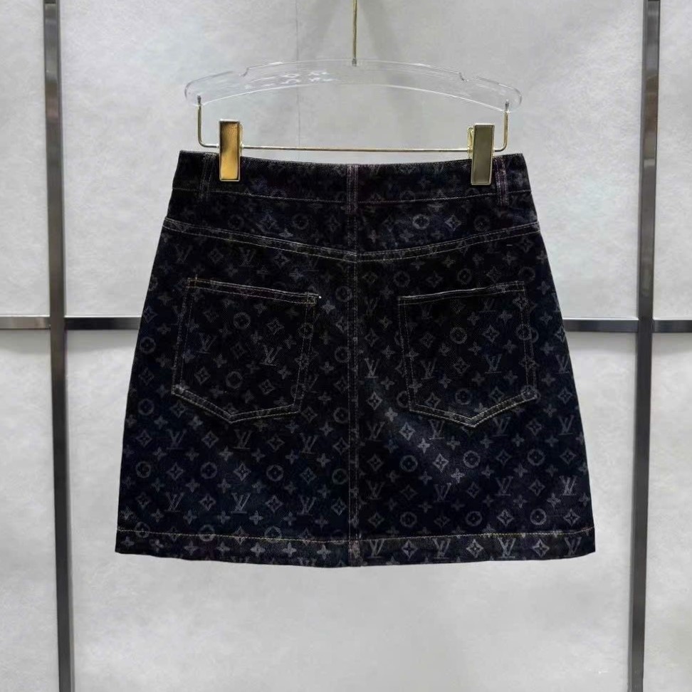 Chân váy ngắn jean LV 11