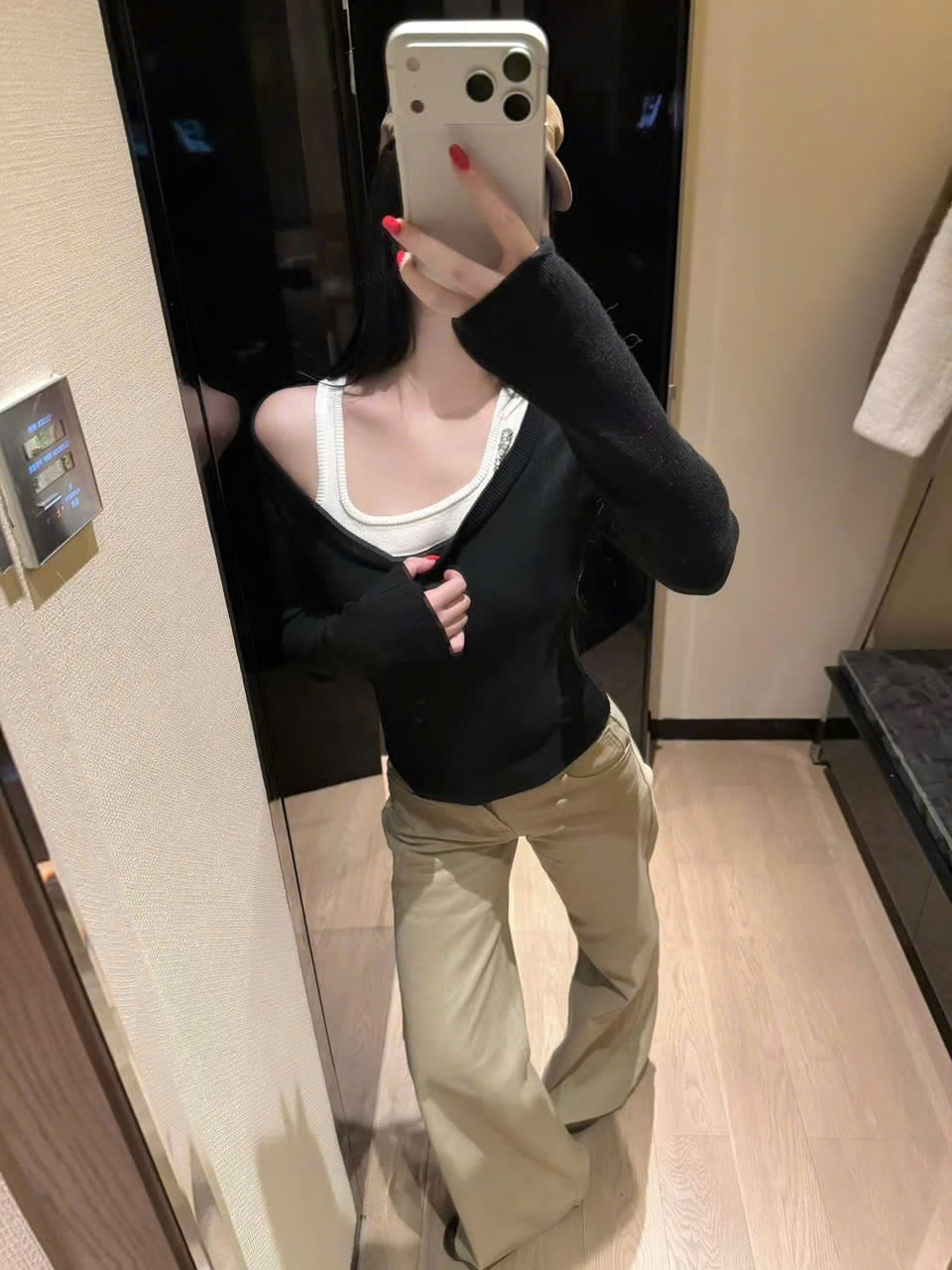 Áo nữ phối màu trắng đen Chanel 9