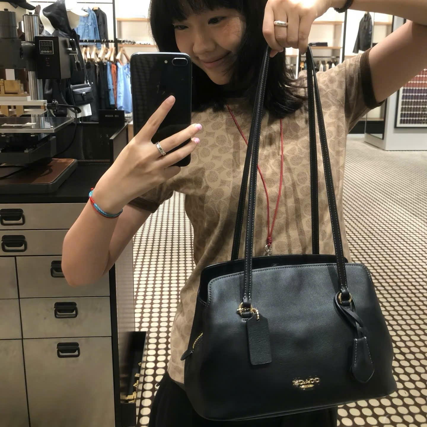 Túi đeo vai Coach Elise Shoulder Bag Black CFP35 8