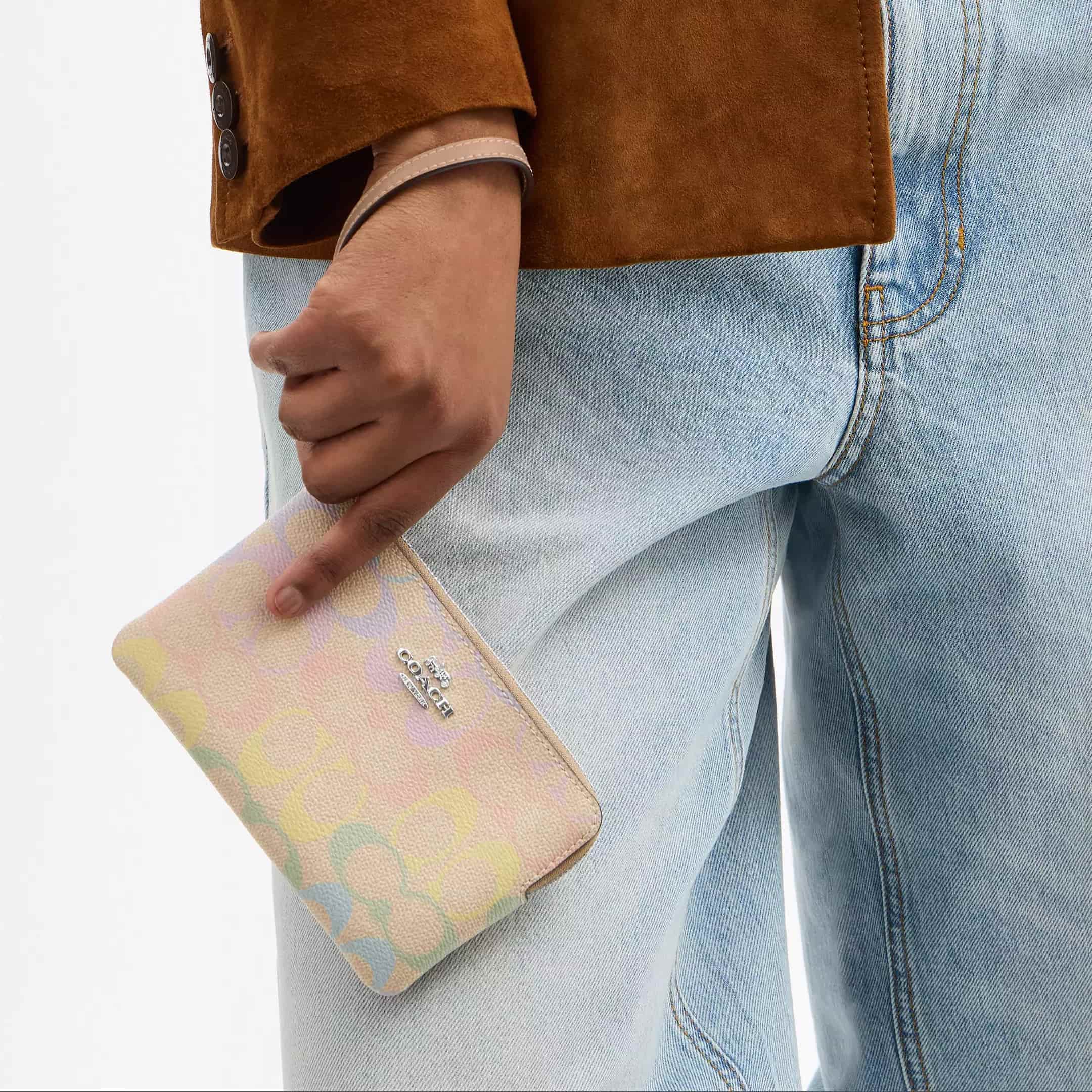 Ví Coach Corner Zip Wristlet In Rainbow Signature Canvas CDF28 2