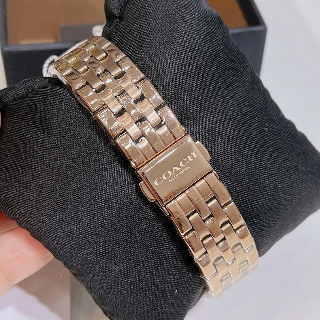 Đồng hồ nữ Coach Elliot Silver Rose Gold-Toned Stainless Steel Bracelet Watch 14504285 1