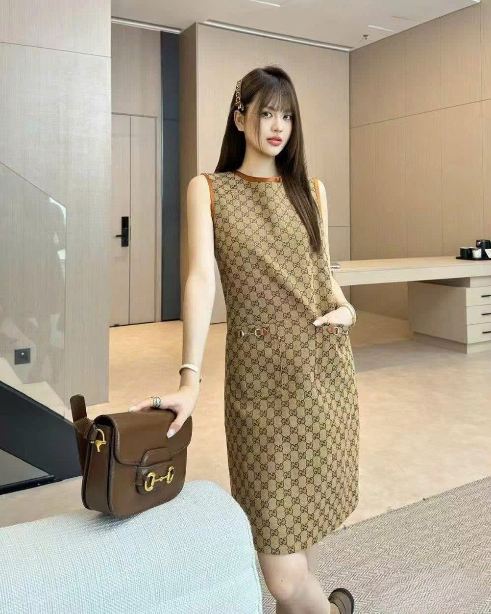 Đầm sát nách dáng dài họa tiết monogram Gucci 4