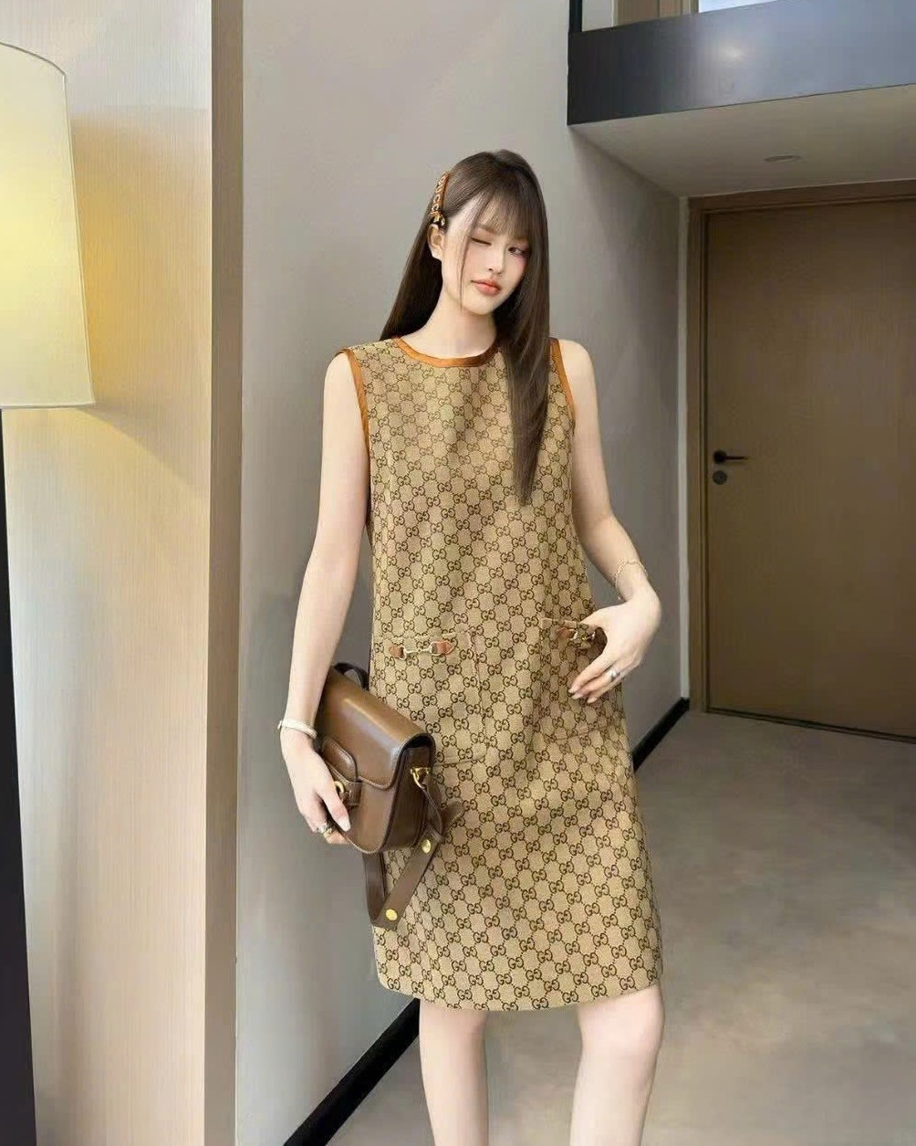 Đầm sát nách dáng dài họa tiết monogram Gucci 5