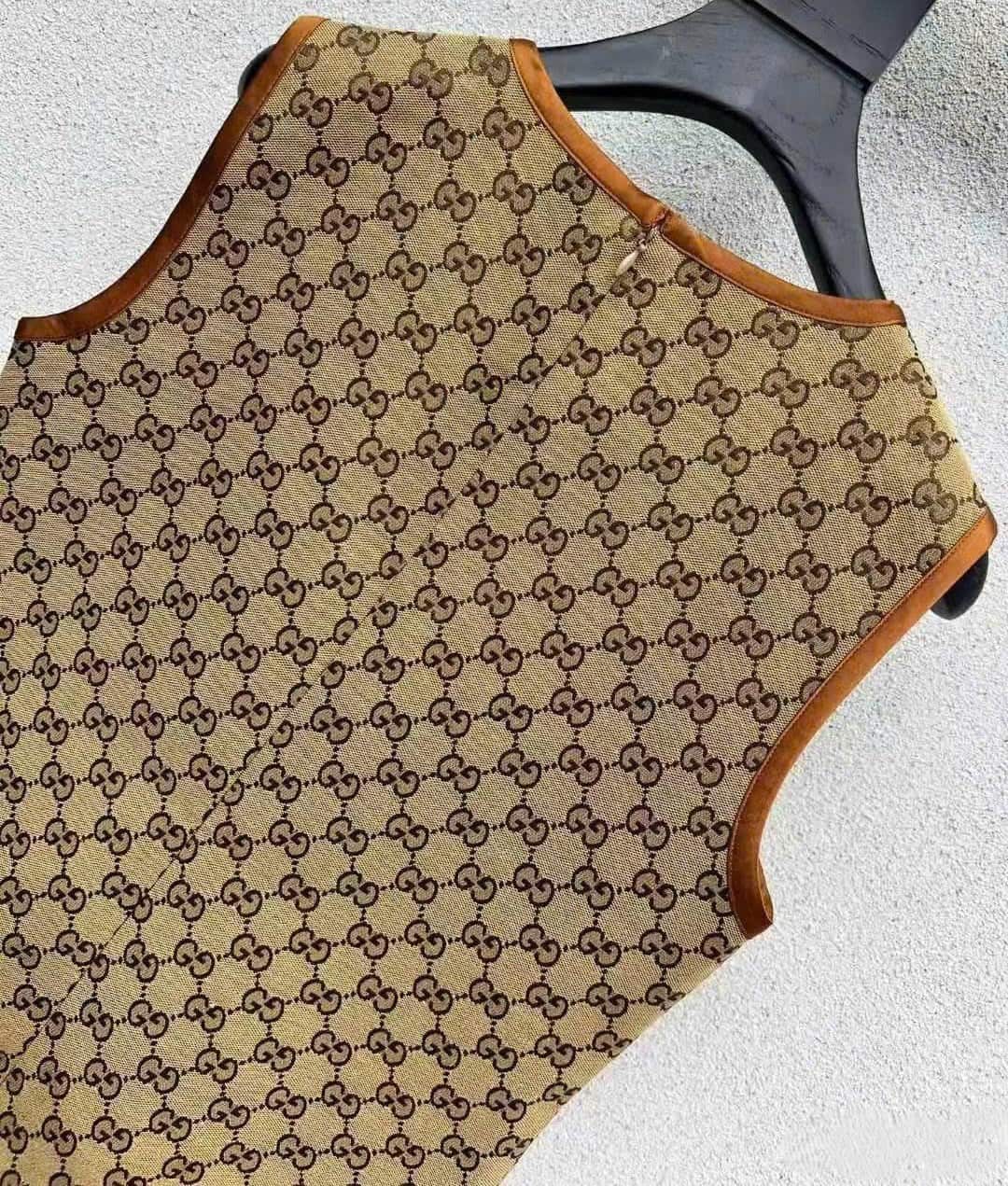 Đầm sát nách dáng dài họa tiết monogram Gucci 8