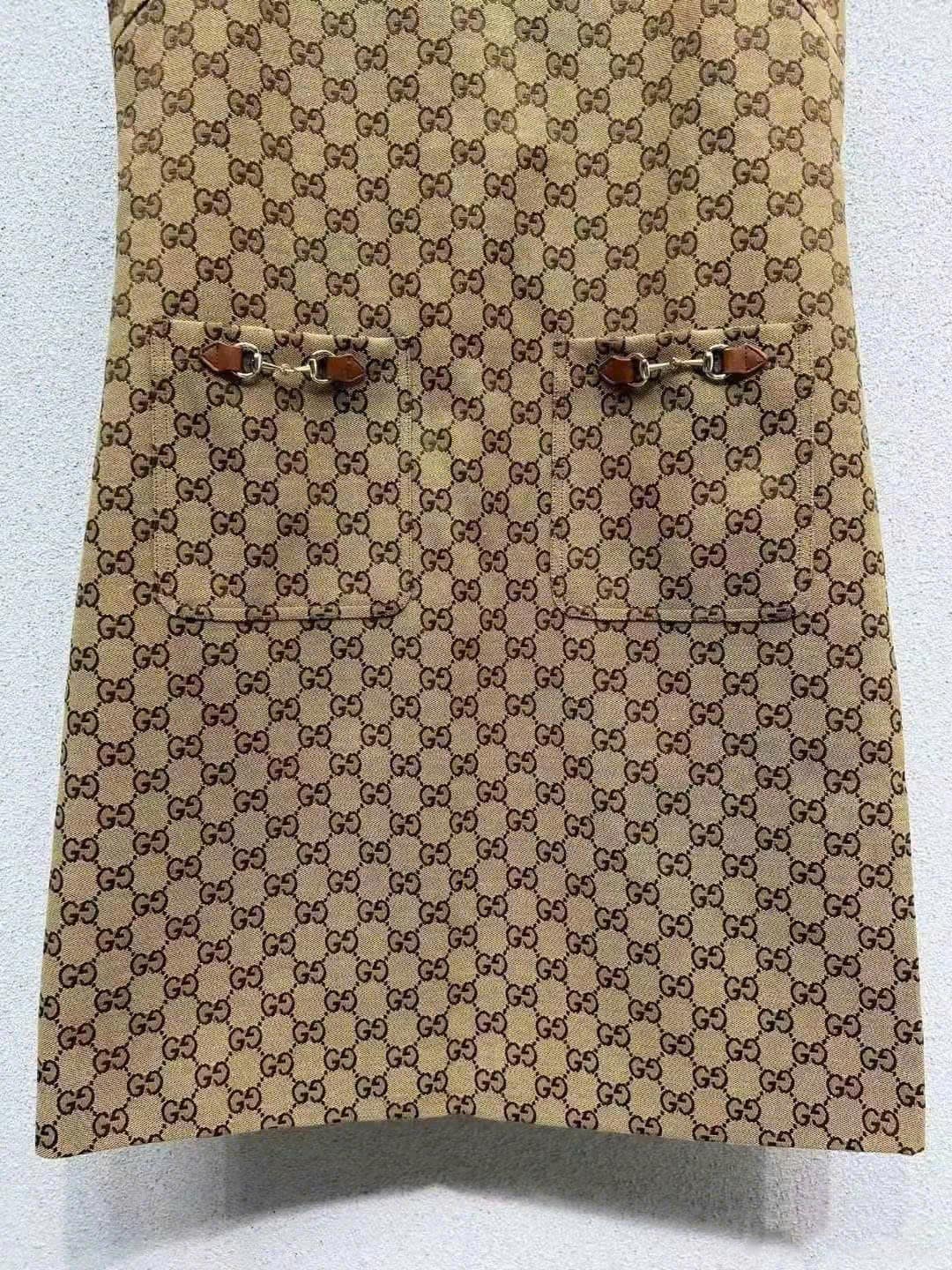 Đầm sát nách dáng dài họa tiết monogram Gucci 9