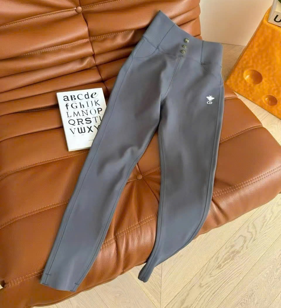 Quần legging xám và đen Dior 2