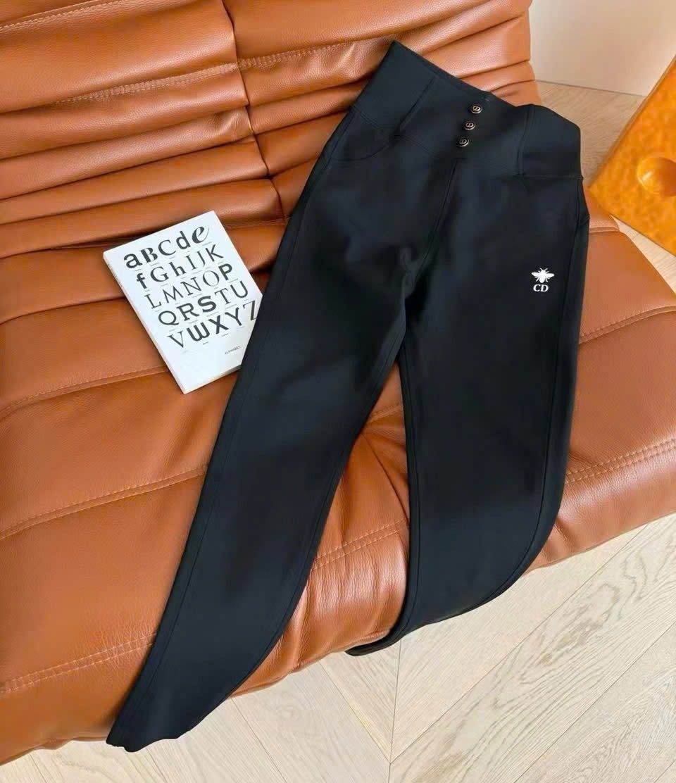 Quần legging xám và đen Dior 3