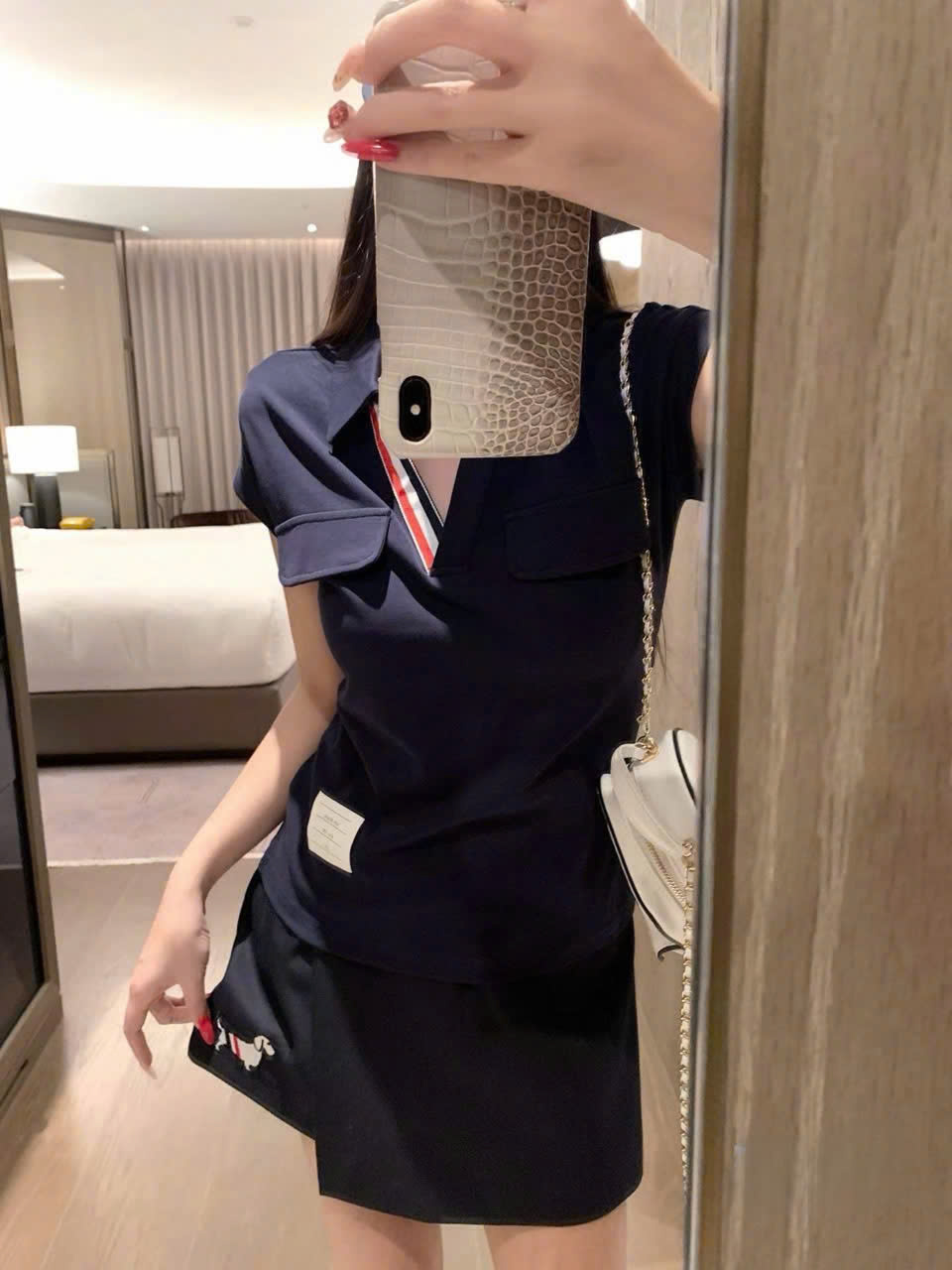 Set áo thun trắng xanh đen tay ngắn váy ngắn xếp ly Thom Browne 4