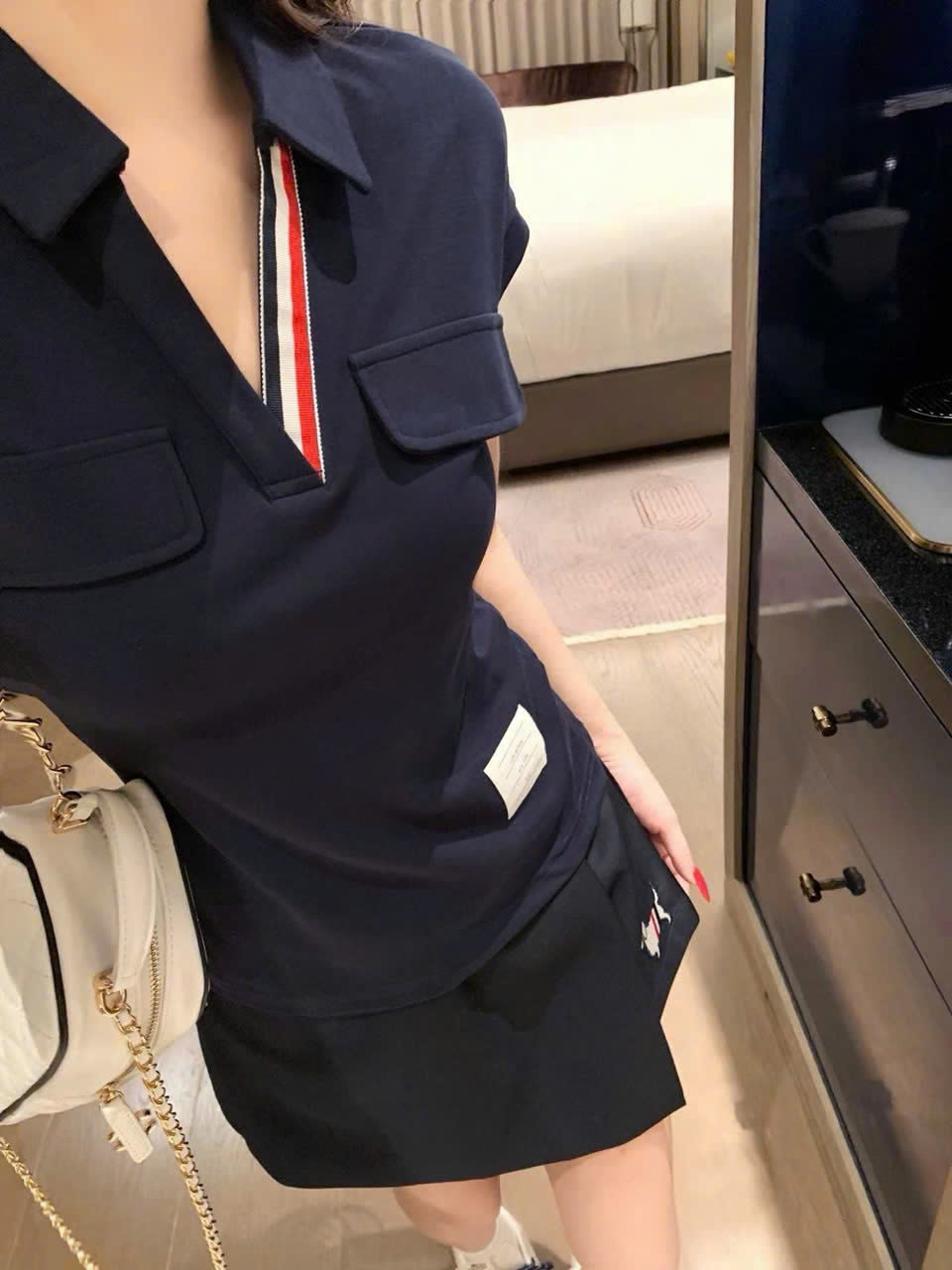Set áo thun trắng xanh đen tay ngắn váy ngắn xếp ly Thom Browne 5