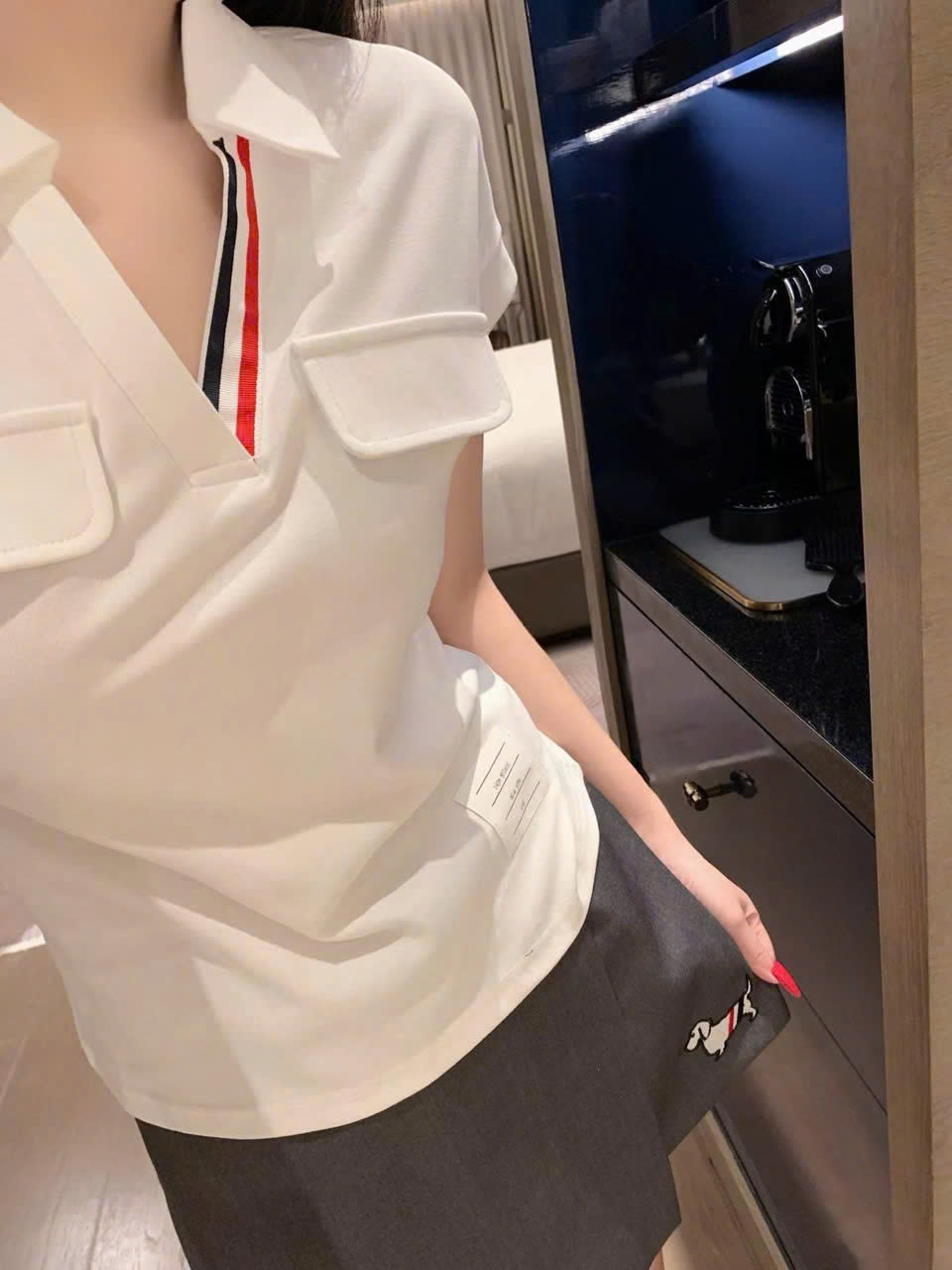 Set áo thun trắng xanh đen tay ngắn váy ngắn xếp ly Thom Browne 2