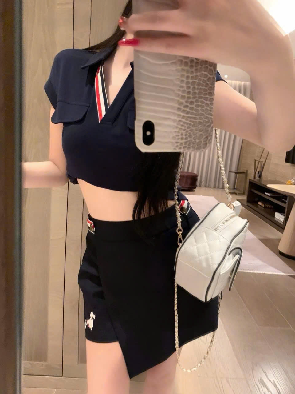 Set áo thun trắng xanh đen tay ngắn váy ngắn xếp ly Thom Browne 7
