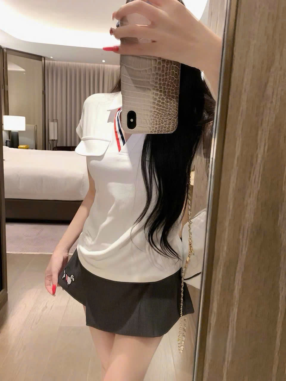 Set áo thun trắng xanh đen tay ngắn váy ngắn xếp ly Thom Browne 10