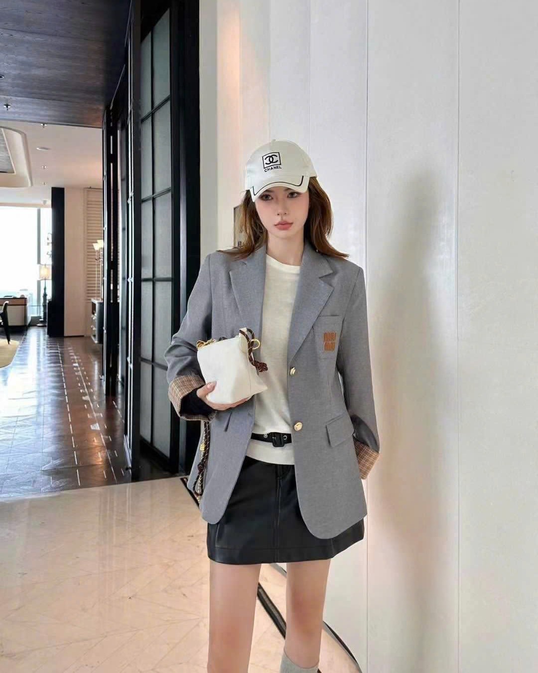 Áo khoác xám phối nâu Miu Miu 5