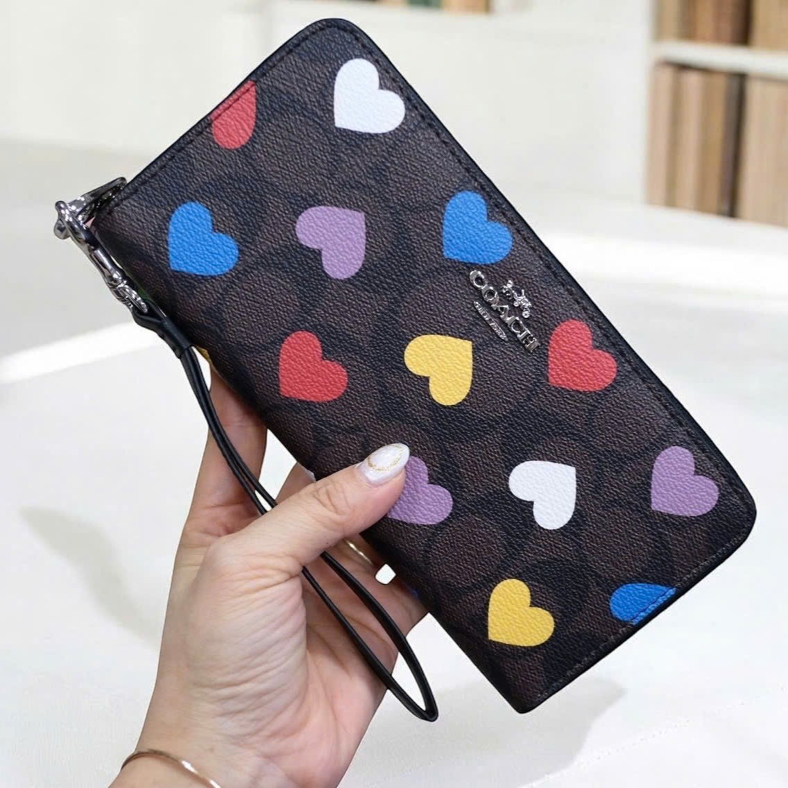 Ví Coach dài Long Zip Around Wallet In Signature Canvas With Heart Print CP411 3