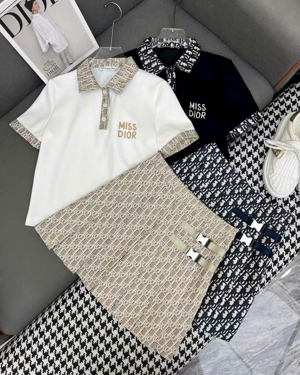Set áo thun polo váy xếp ly Dior 3