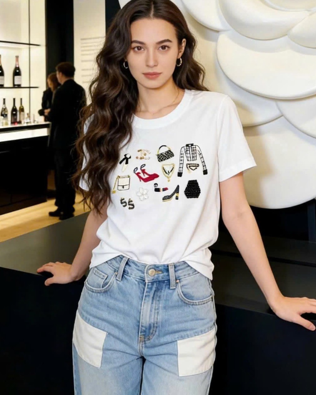 Áo thun thêu nổi họa tiết sticker Chanel 3