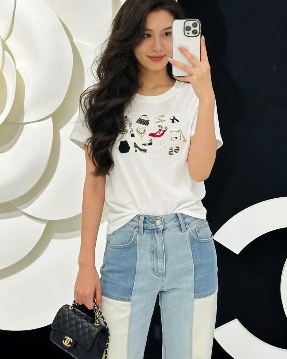 Áo thun thêu nổi họa tiết sticker Chanel 7