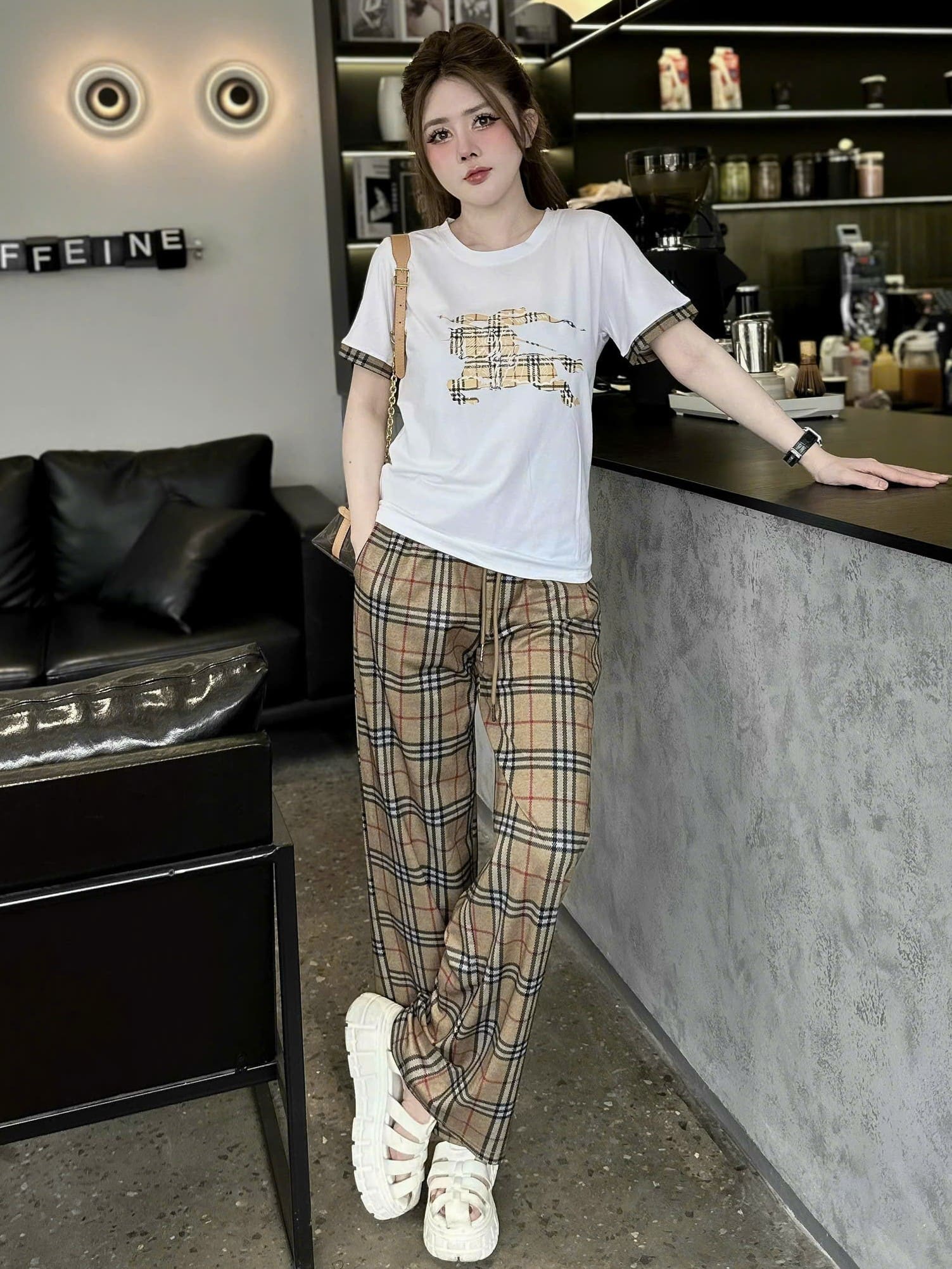 Set bộ nữ áo thun quần dài Burberry 2