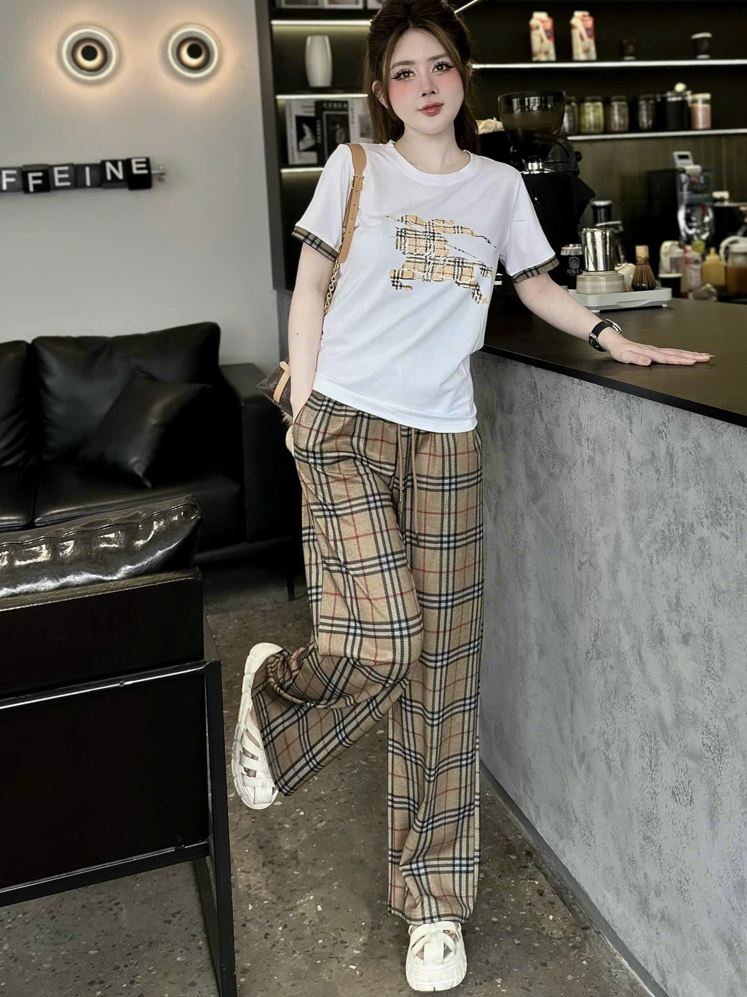 Set bộ nữ áo thun quần dài Burberry 3