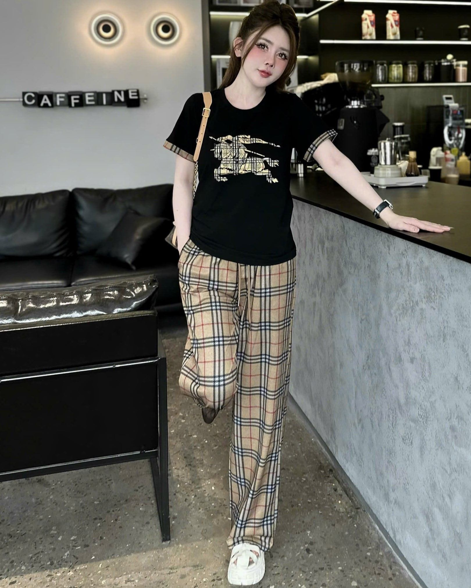 Set bộ nữ áo thun quần dài Burberry 1