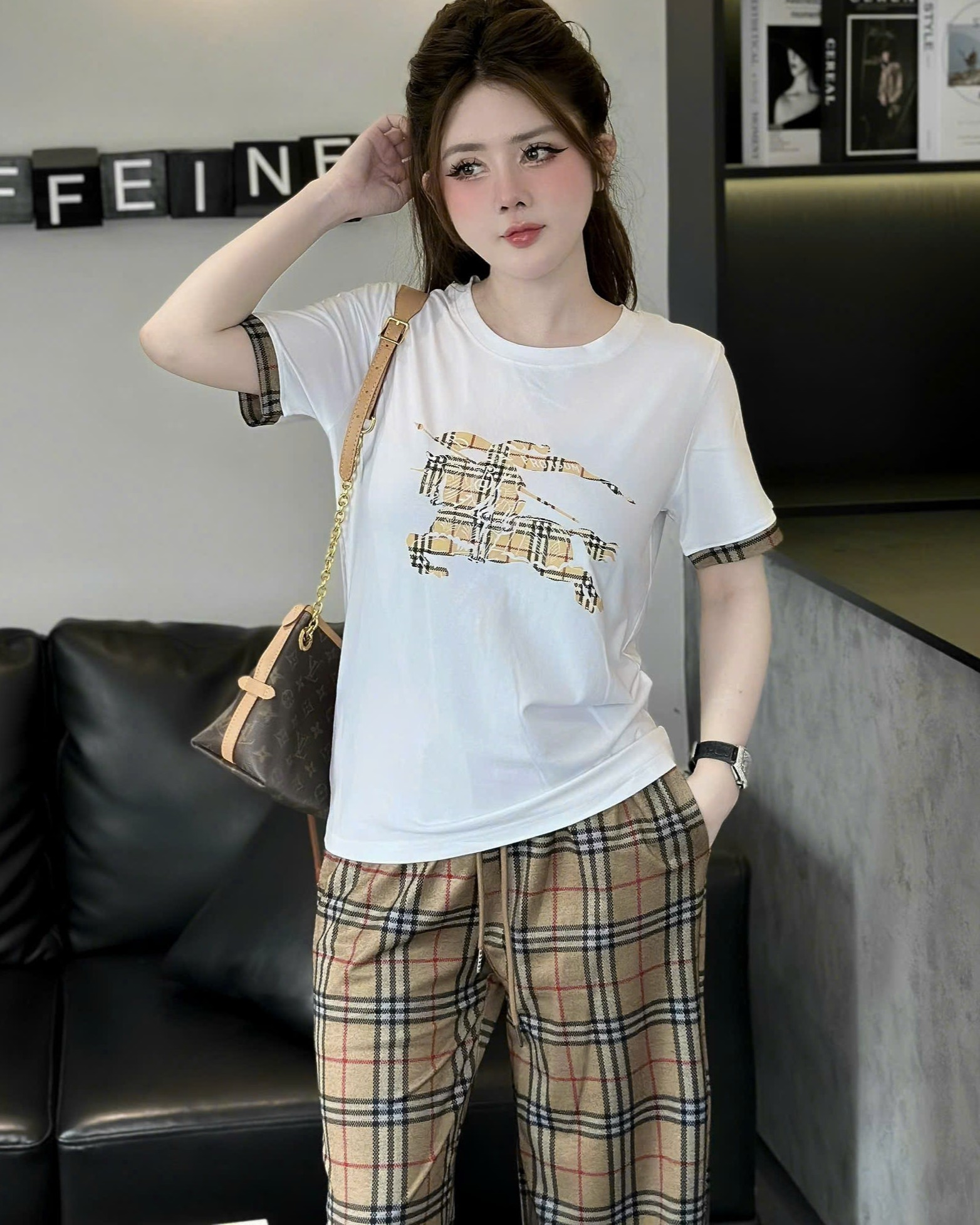 Set bộ nữ áo thun quần dài Burberry 6