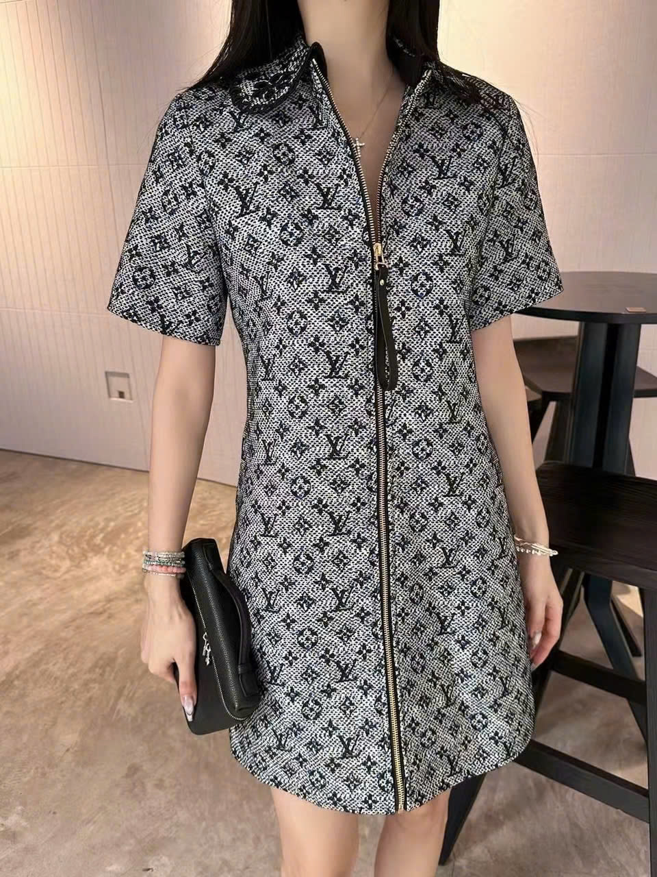 Đầm nữ LV dây kéo giữa 3