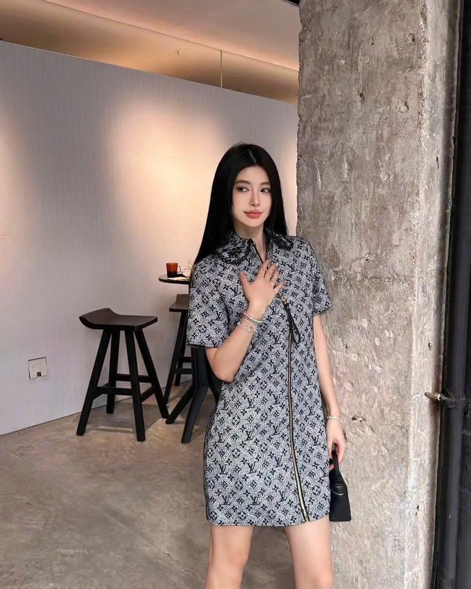 Đầm nữ LV dây kéo giữa 2