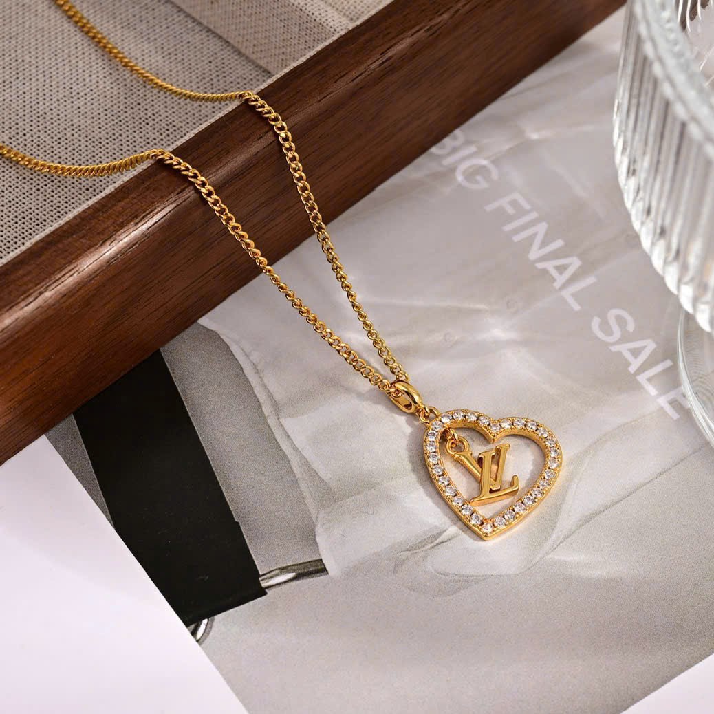 Vòng Cổ My LV Louis Vuitton Heart Necklace LV Initials and Heart Emblems 6