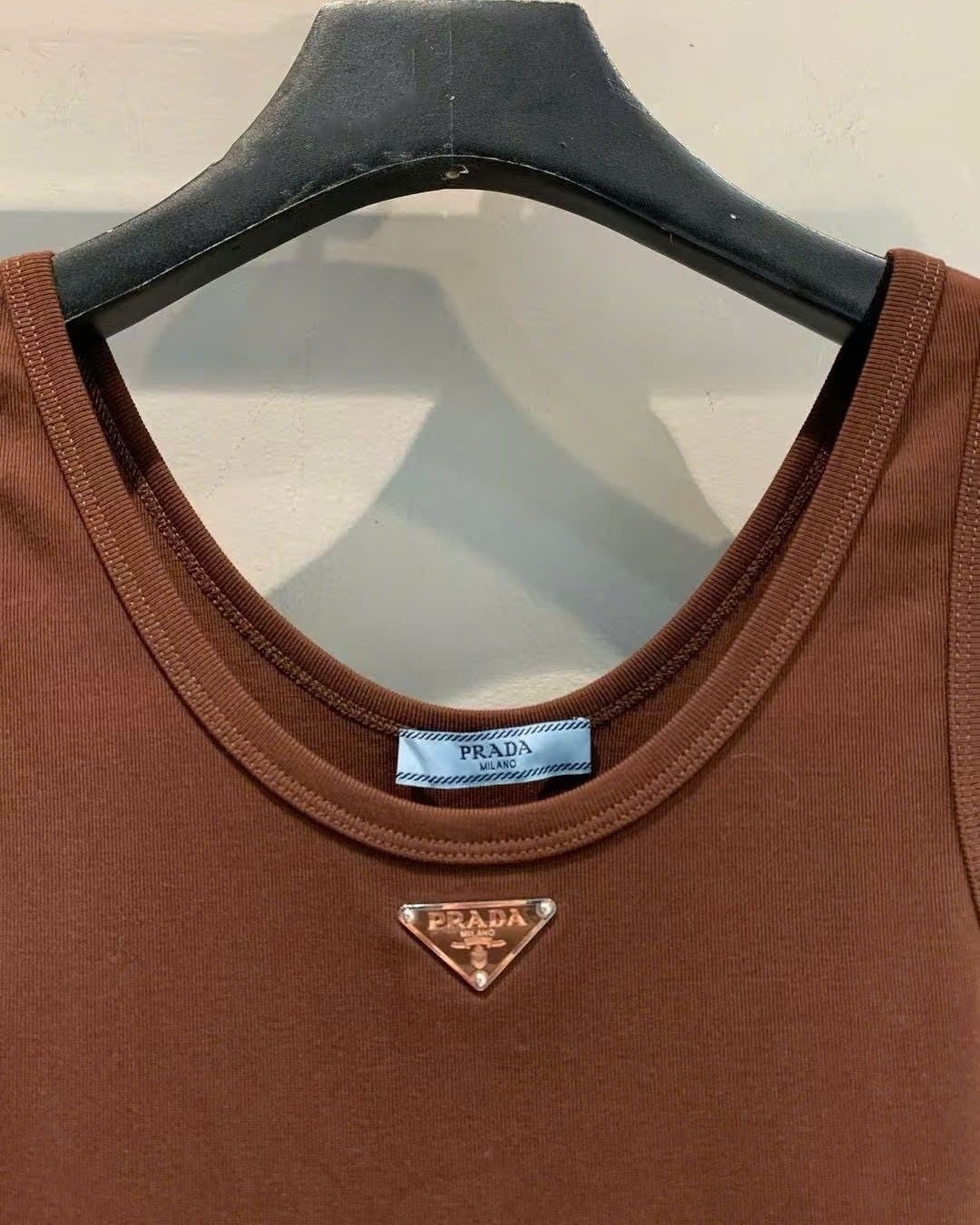 Áo ba lỗ nữ Prada 2