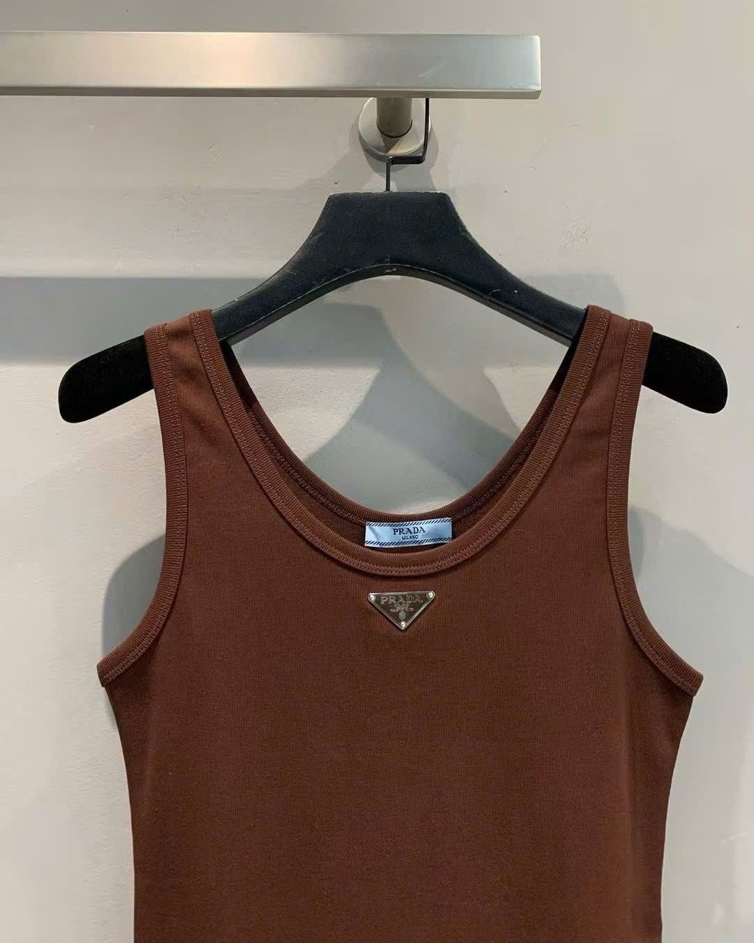 Áo ba lỗ nữ Prada 4