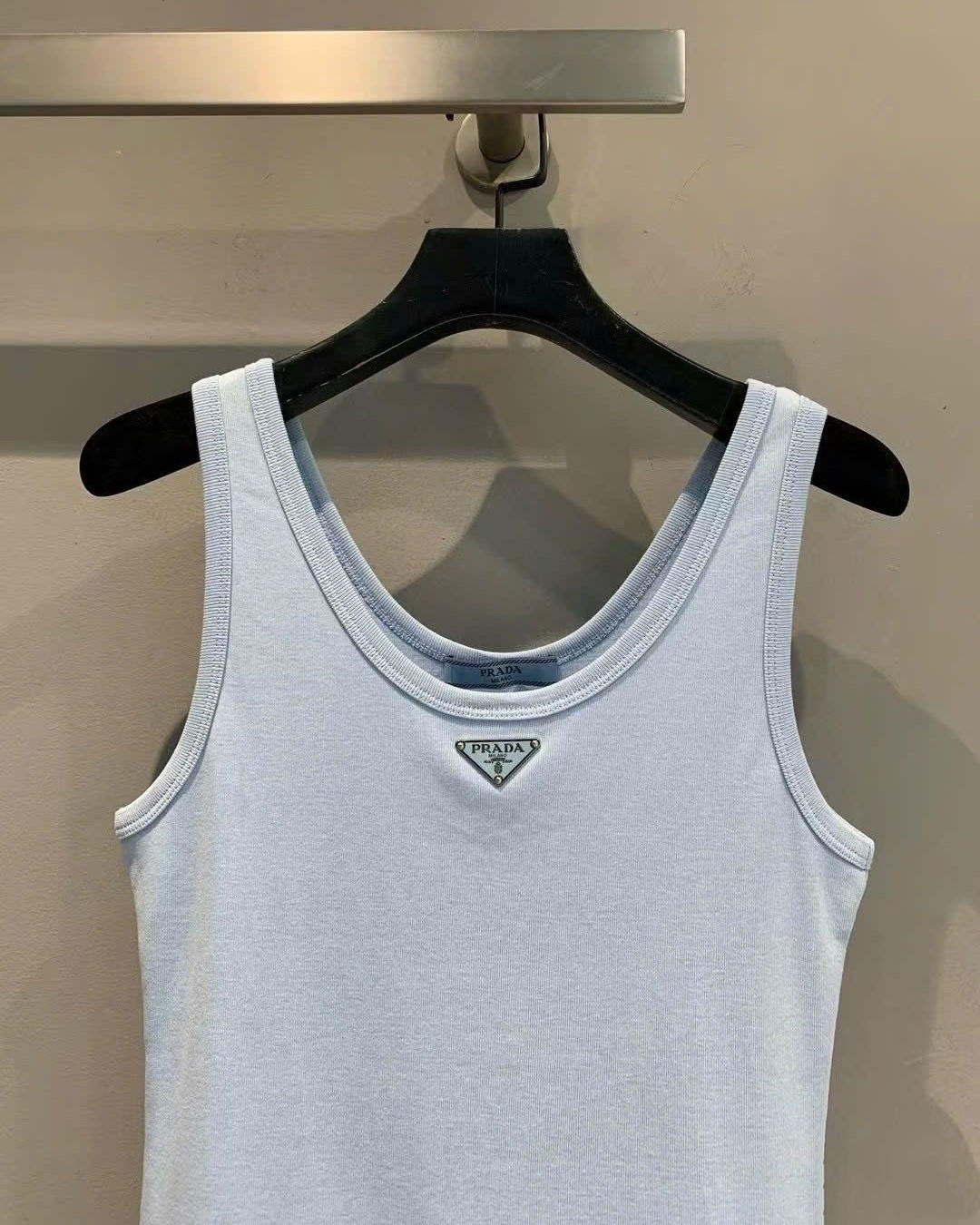 Áo ba lỗ nữ Prada 7