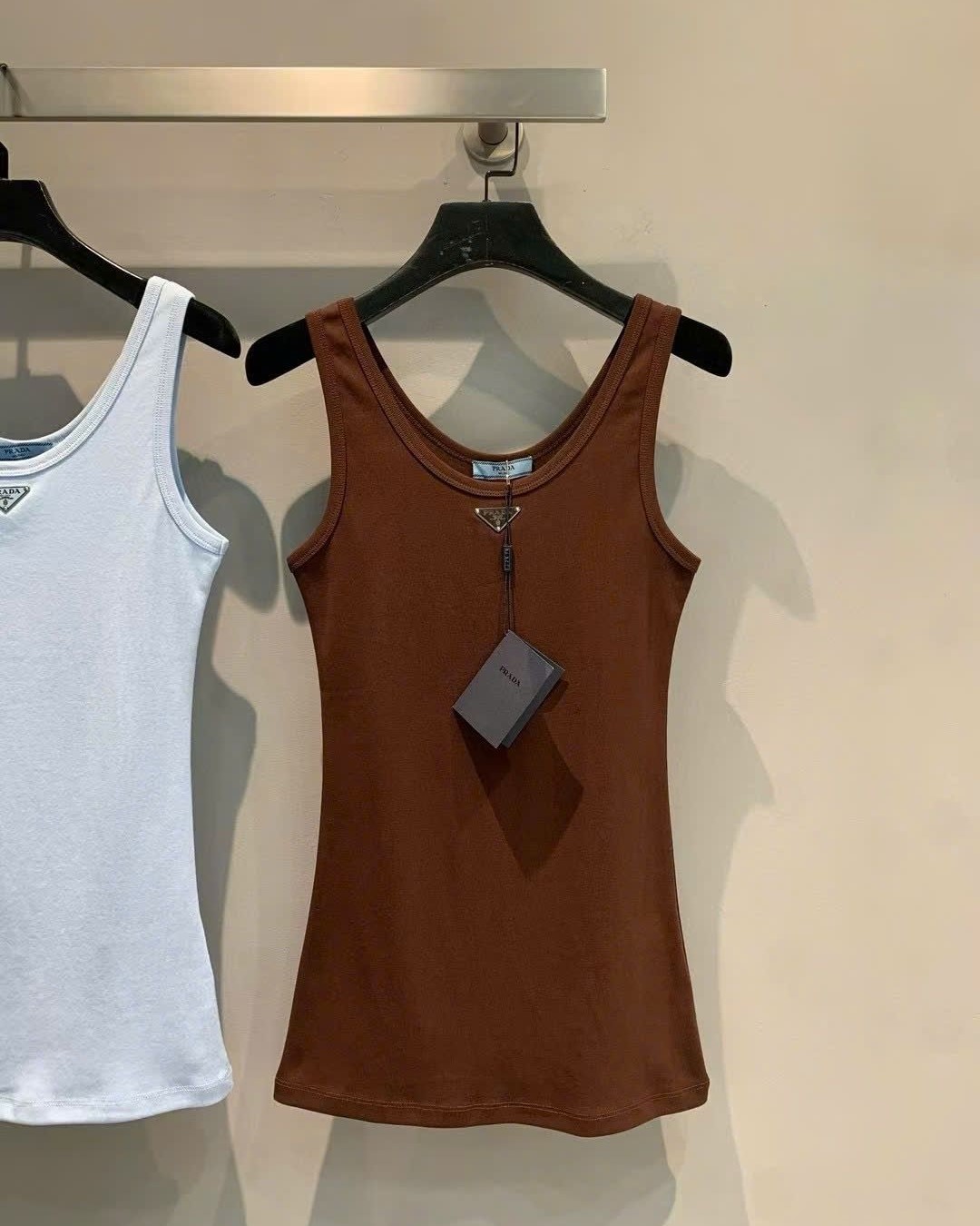 Áo ba lỗ nữ Prada 10
