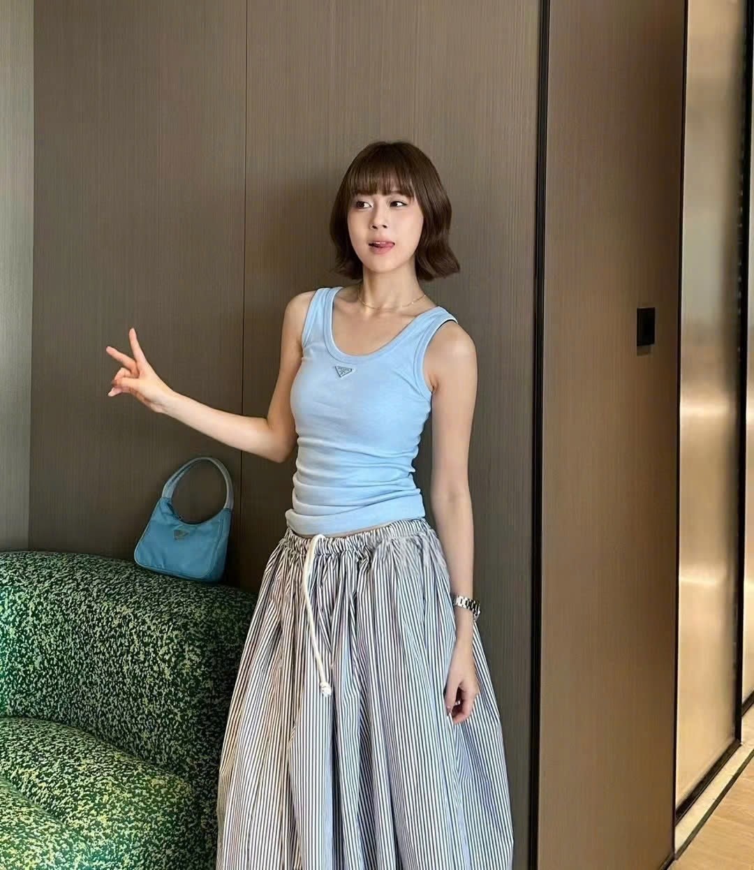 Áo ba lỗ nữ Prada 11
