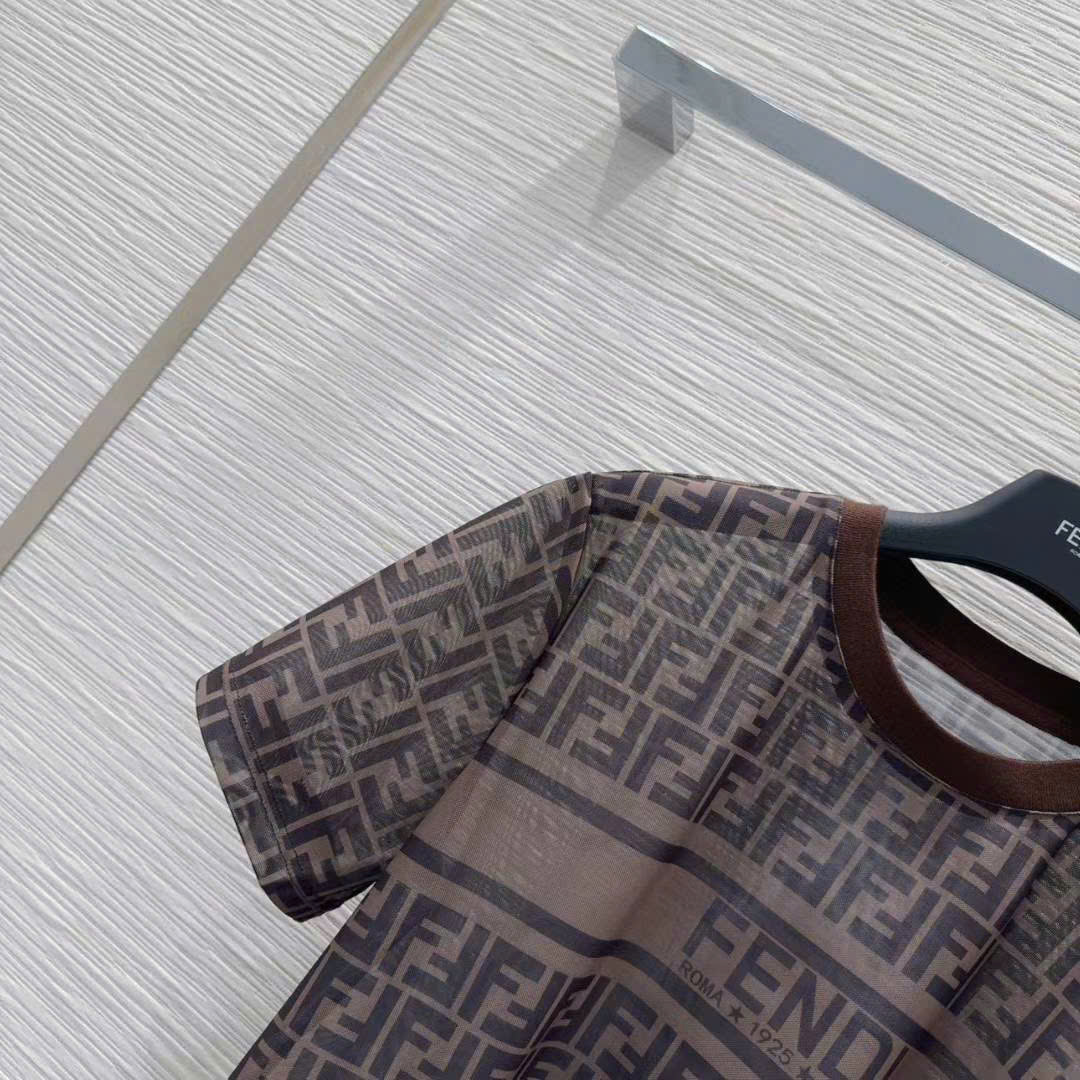 Áo thun màu nâu tay ngắn cổ tròn Fendi 5