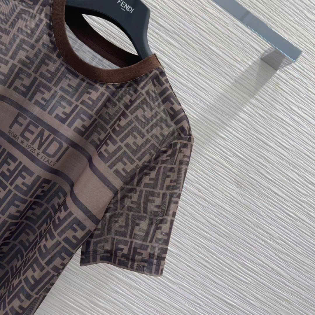 Áo thun màu nâu tay ngắn cổ tròn Fendi 7