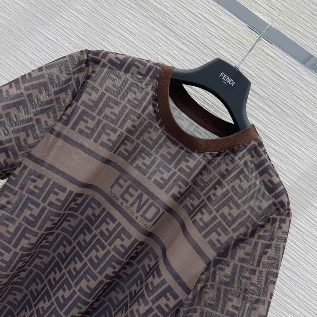 Áo thun màu nâu tay ngắn cổ tròn Fendi 12