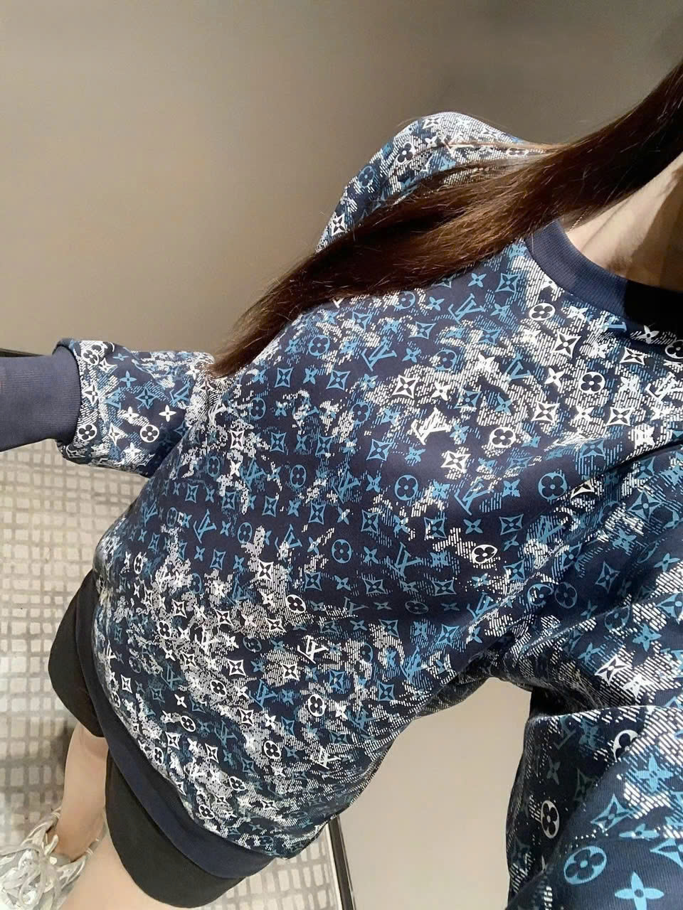 Áo thun LV Louis Vuitton Monogram Tapestry Sweatshirt 1