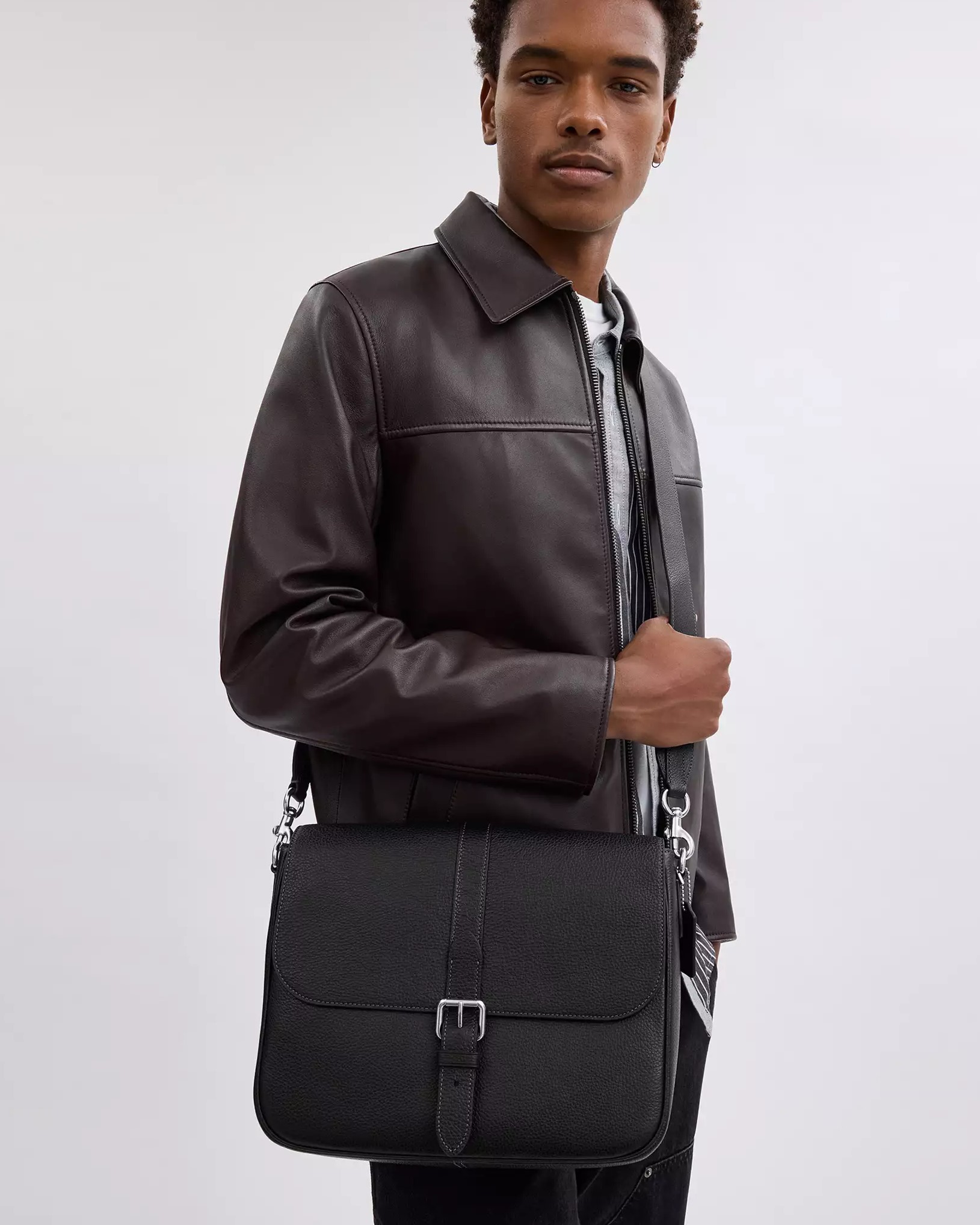 Túi đeo chéo Nam Coach Warner Messenger Bag Silver Black CW215 6