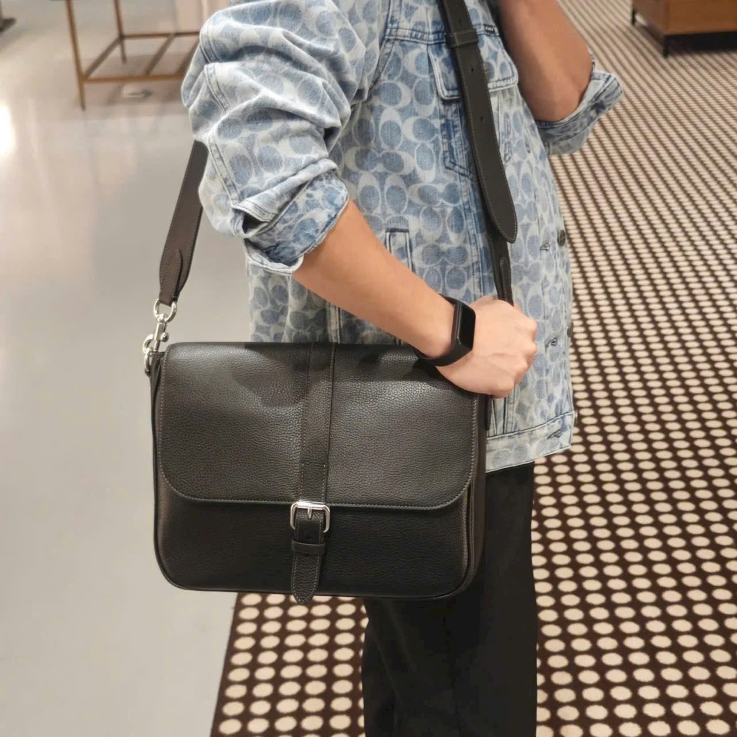 Túi đeo chéo Nam Coach Warner Messenger Bag Silver Black CW215 7