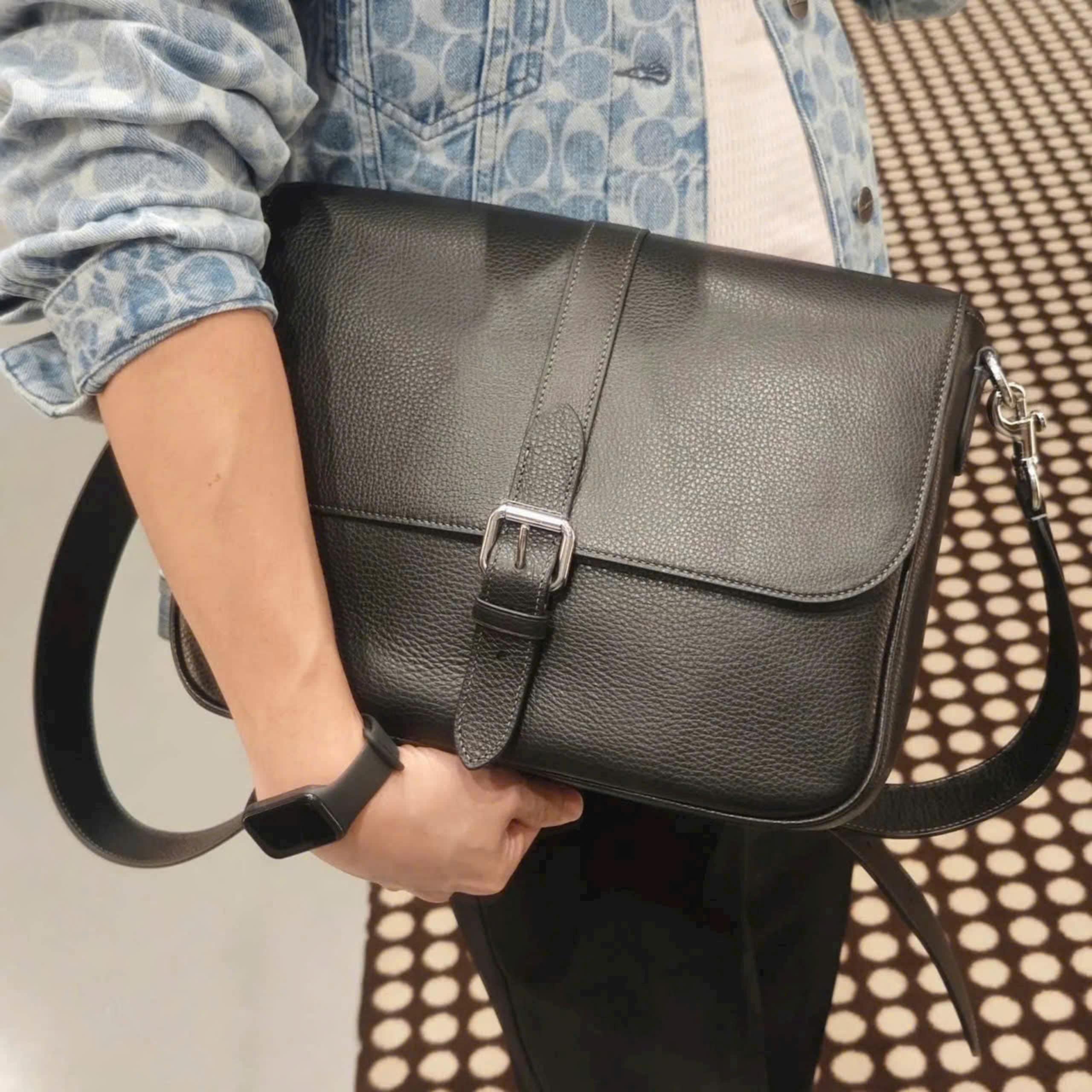 Túi đeo chéo Nam Coach Warner Messenger Bag Silver Black CW215 4