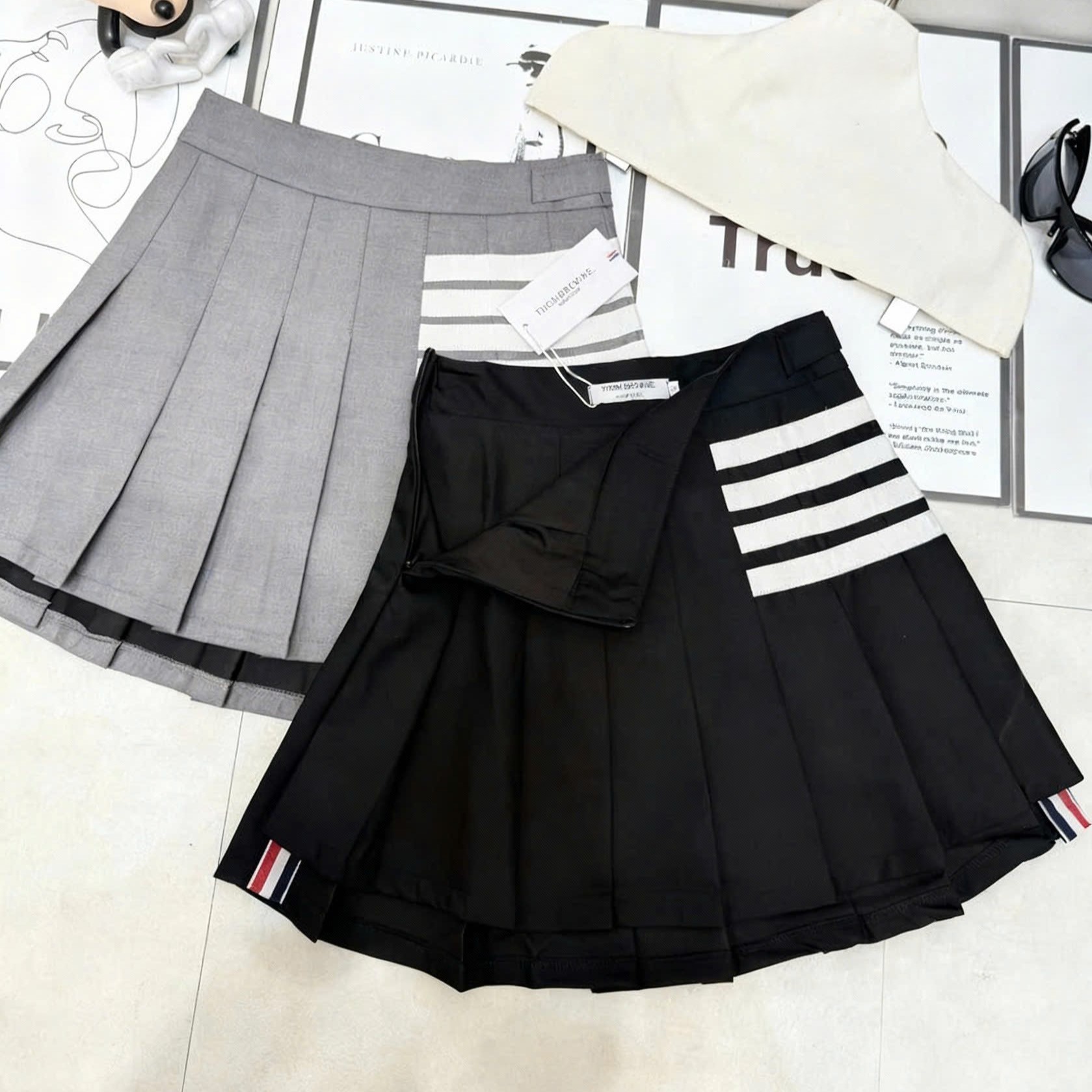 Set áo len váy xếp ly Thom Browne 7