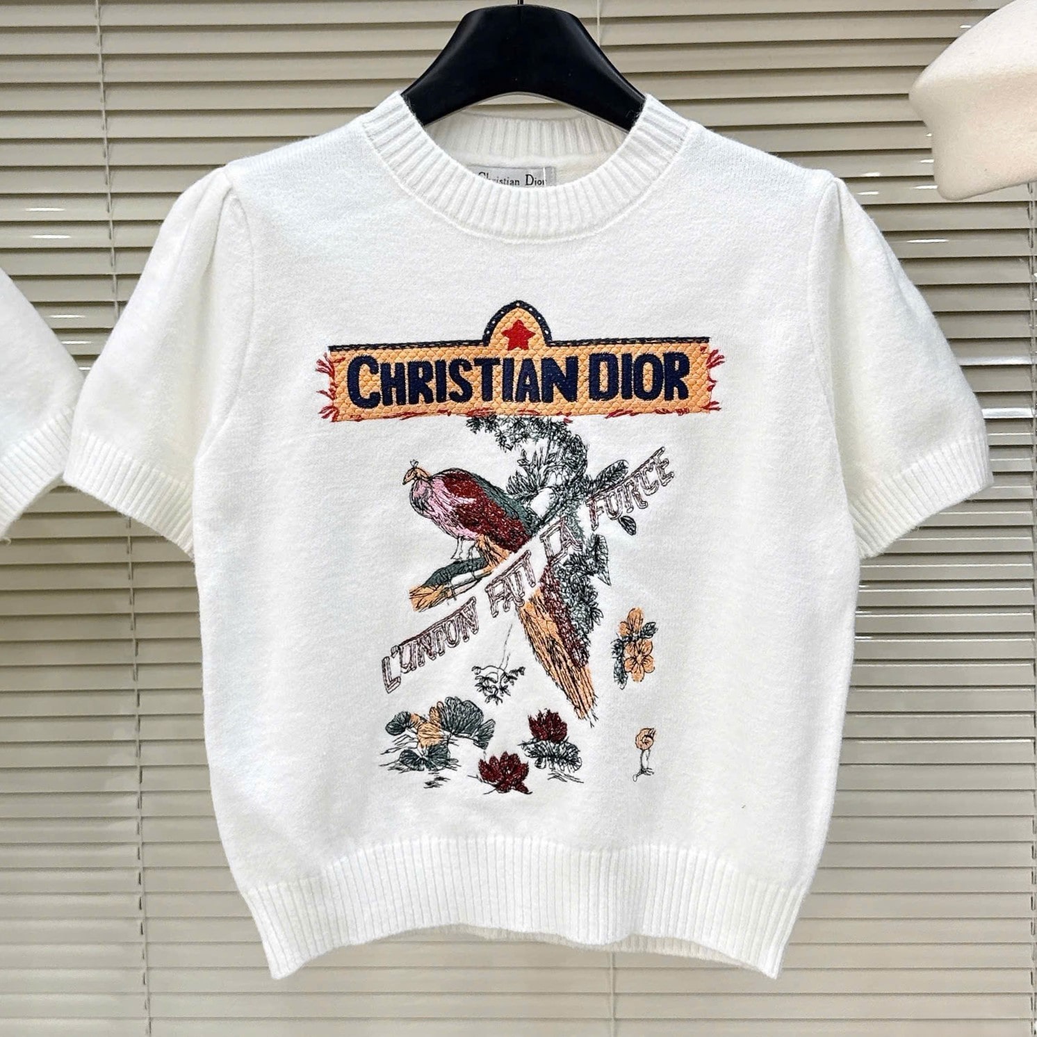 Áo dệt kim màu trắng Dior thêu họa tiết 4