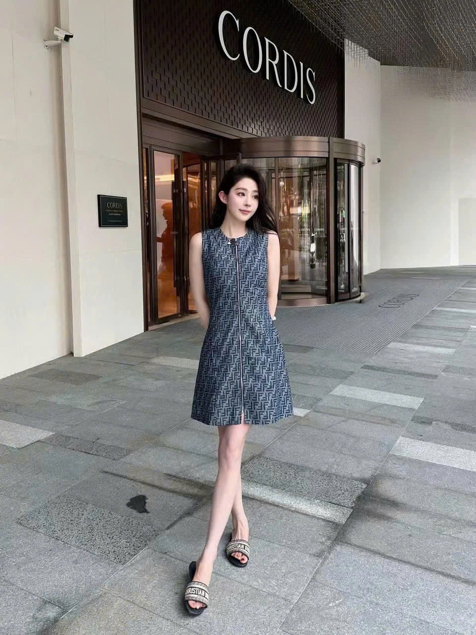 Áo đầm xanh sát nách nữ Fendi 3