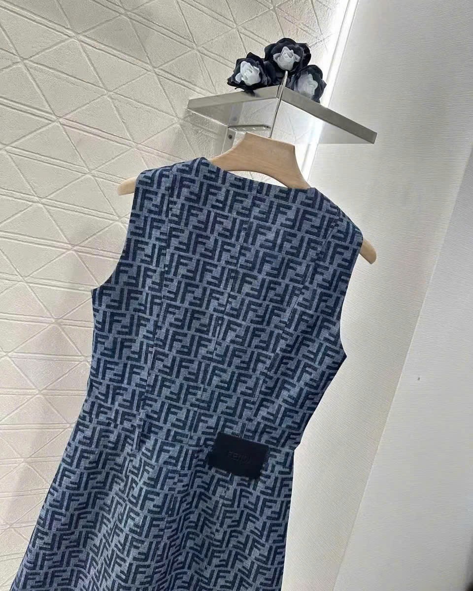 Áo đầm xanh sát nách nữ Fendi 4