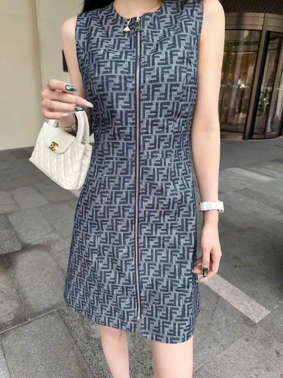 Áo đầm xanh sát nách nữ Fendi 7