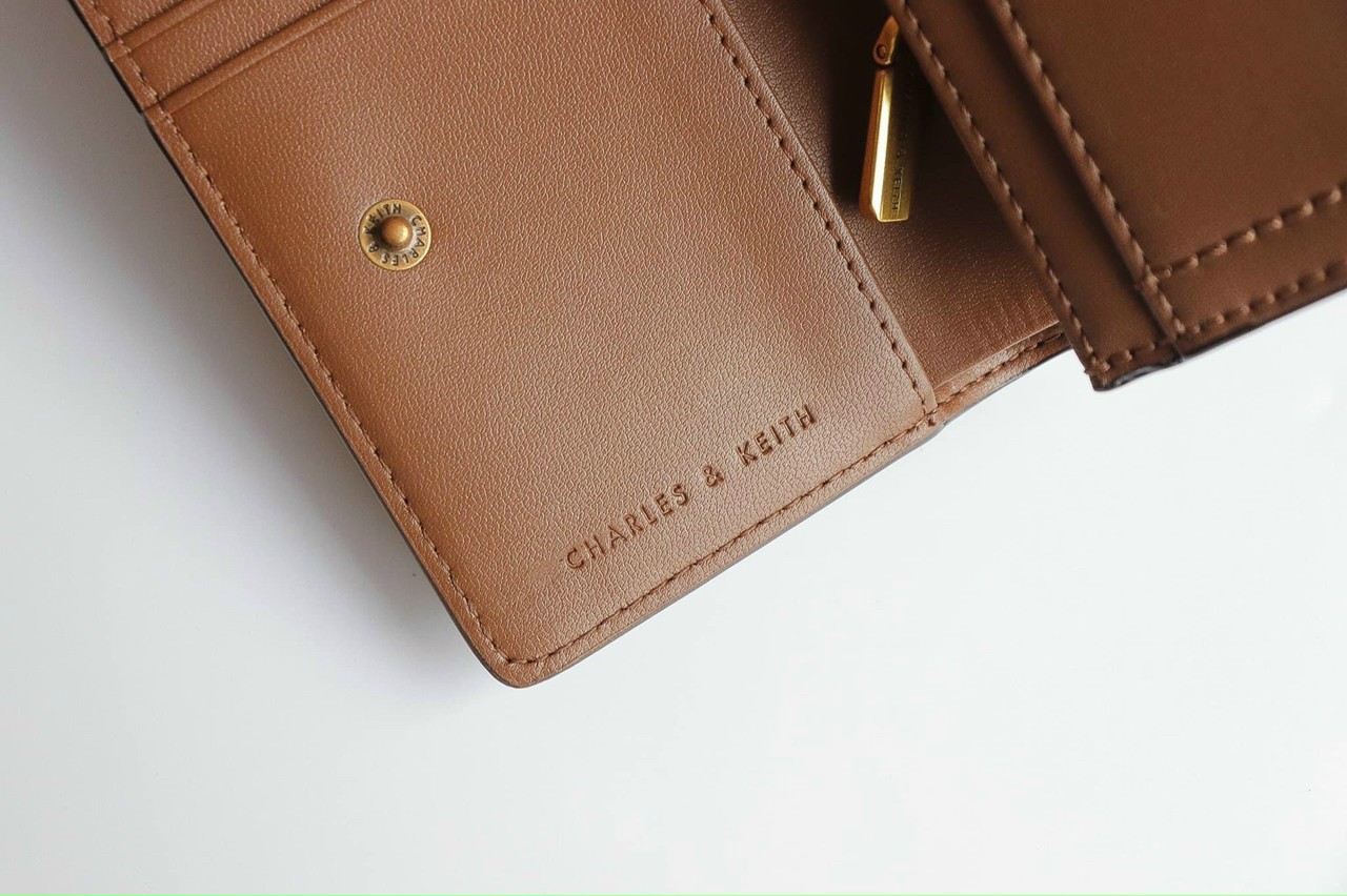 VÍ CHARLES KEITH SONNET SNAP BUTTON SMALL WALLET 29