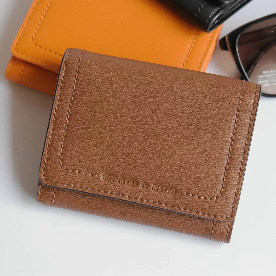 VÍ CHARLES KEITH SONNET SNAP BUTTON SMALL WALLET 32