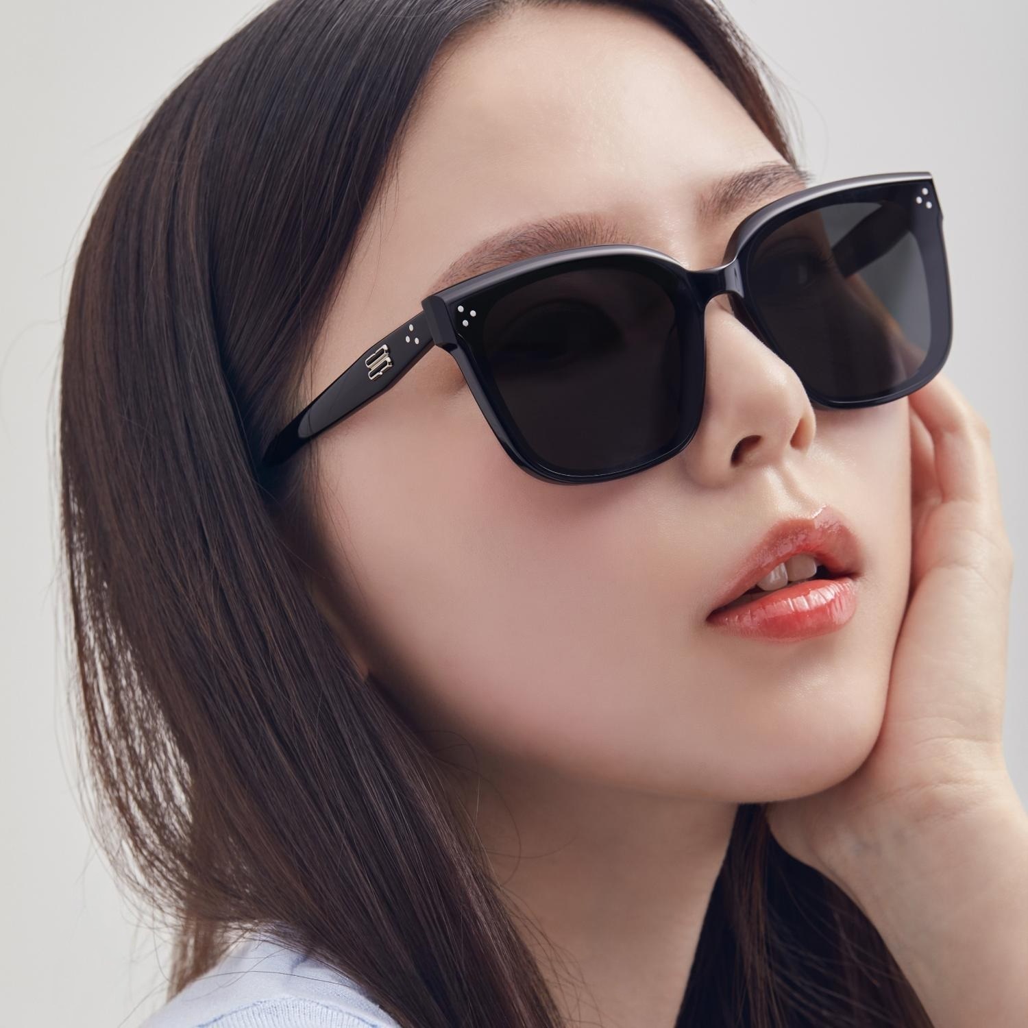 Kính Mát GM Gentle Monster Dear 01 Black Lenses Square Shape Black Acetate Frame 15